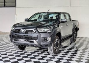 2024 TOYOTA HILUX DOUBLE CAB 2.8 4WD AT Dark Gray