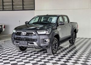 2024 TOYOTA HILUX DOUBLE CAB 2.8 4WD AT Dark Gray