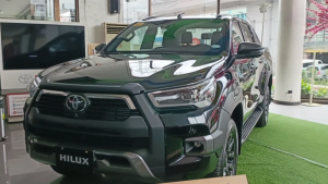 2027 TOYOTA HILUX DOUBLE CAB 2.4 2WD AT Black
