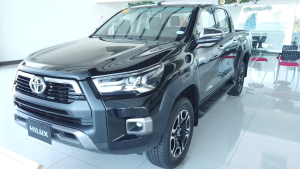2027 TOYOTA HILUX DOUBLE CAB 2.4 2WD AT Black