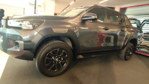 2027 TOYOTA HILUX DOUBLE CAB 2.8 4WD MT Gray