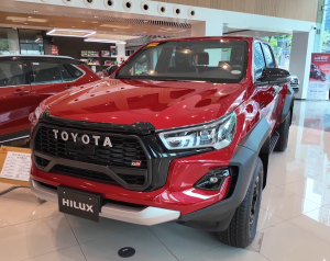 2027 TOYOTA HILUX DOUBLE CAB 2.8 4WD AT Red