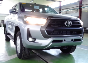 2027 TOYOTA HILUX DOUBLE CAB 2.4 2WD MT Silver