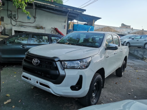 2027 TOYOTA HILUX DOUBLE CAB 2.4 2WD MT White