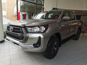 2027 TOYOTA HILUX DOUBLE CAB 2.4 2WD MT Silver