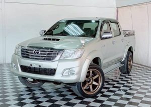 2012 TOYOTA HILUX VIGO E DOUBLE CAB 2.5 4WD MT Silver