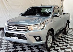2017 TOYOTA HILUX REVO E SMART CAB 2.4 2WD AT Silver