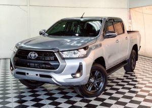 2020 TOYOTA HILUX REVO ENTRY DOUBLE CAB 2.4 2WD AT Silver