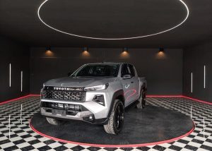 2020 TOYOTA HILUX REVO MID DOUBLE CAB 2.4 2WD AT Silver