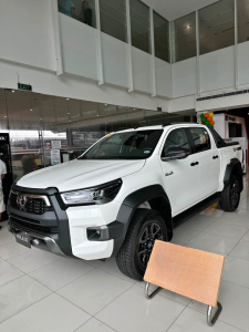 2024 TOYOTA HILUX PICKUP 2.8 4WD MT White