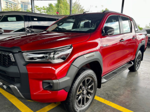 2024 TOYOTA HILUX DOUBLE CAB 2.8 4WD MT Red