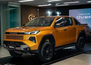 2026 TOYOTA HILUX TRAVO OVERLAND DOUBLE CAB 2.8 4WD AT Orange