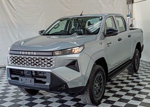 2026 TOYOTA HILUX TRAVO SMART DOUBLE CAB 2.8 2WD AT Silver