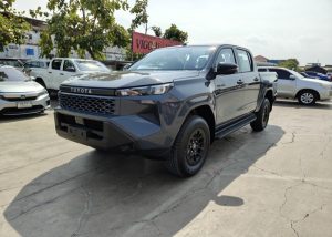 2026 TOYOTA HILUX TRAVO SMART DOUBLE CAB 2.8 2WD AT Gray