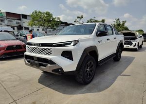 2026 TOYOTA HILUX TRAVO OVERLAND PLUS DOUBLE CAB 2.8 4WD AT White
