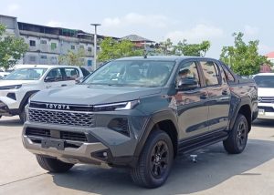 2026 TOYOTA HILUX TRAVO OVERLAND PLUS DOUBLE CAB 2.8 4WD AT Gray