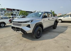 2026 TOYOTA HILUX TRAVO PREMIUM DOUBLE CAB 2.8 2WD AT Silver
