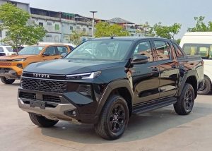 2026 TOYOTA HILUX TRAVO OVERLAND PLUS DOUBLE CAB 2.8 4WD AT Black