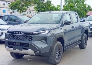 2026 TOYOTA HILUX TRAVO PREMIUM DOUBLE CAB 2.8 2WD AT Gray