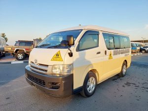 2005 TOYOTA COMMUTER VAN 2.7 2WD AT White