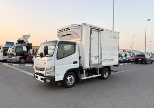2013 MITSUBISHI CANTER TRUCK 4.2 2WD AT White