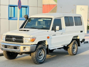 2017 TOYOTA LAND CRUISER SUV 4.5 4WD MT White