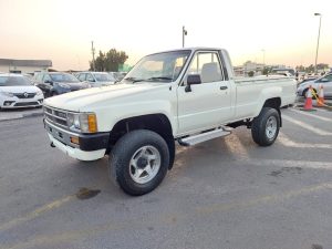 1987 TOYOTA HILUX PICK UP 2.4 2WD MT White