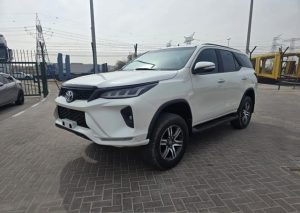 2018 TOYOTA FORTUNER SUV 4.0 2WD AT White