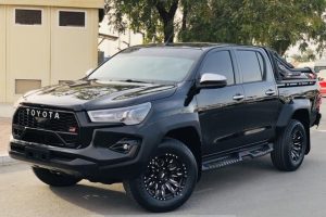 2018 TOYOTA HILUX PICKUP TRUCK 2.7 4WD AT Black