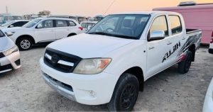 2008 TOYOTA HILUX PICKUP TRUCK 2.5 4WD MT White