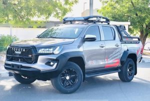 2017 TOYOTA HILUX PICKUP TRUCK 2.7 4WD MT Gold