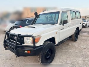 2009 TOYOTA LAND CRUISER SUV 4.5 4WD MT White