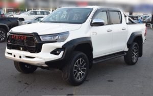 2017 TOYOTA HILUX PICK UP 2.8 4WD AT White