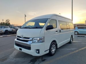 2017 TOYOTA HIACE COMMUTER VAN 3.0 2WD AT White