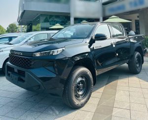 2027 TOYOTA HILUX DOUBLE CAB 2.8 2WD MT Black