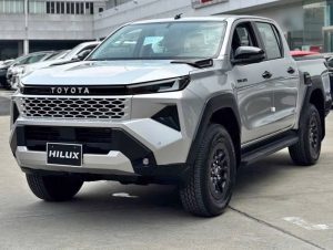 2027 TOYOTA HILUX DOUBLE CAB 2.8 2WD AT Silver
