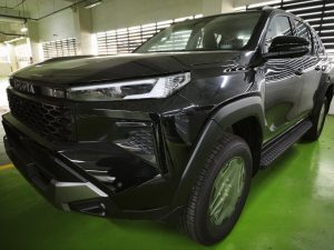 2027 TOYOTA HILUX DOUBLE CAB 2.8 4WD AT Black