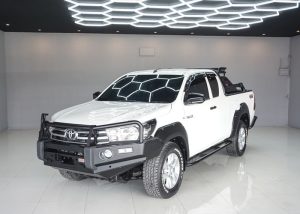 2017 TOYOTA HILUX REVO J SMART CAB 2.4 4WD AT White
