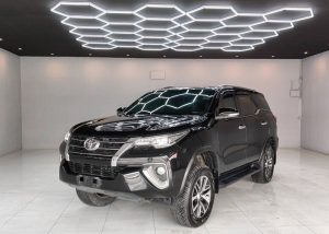 2016 TOYOTA SUV V FORTUNER 2.4 2WD AT Black