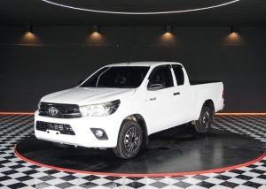 2017 TOYOTA HILUX REVO J SMART CAB 2.4 2WD MT White