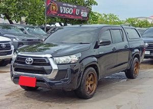 2021 TOYOTA HILUX REVO ENTRY DOUBLE CAB 2.4 2WD MT Black