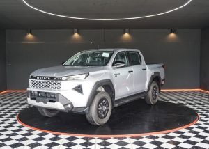 2026 TOYOTA HILUX TRAVO PREMIUM DOUBLE CAB 2.8 2WD AT Silver