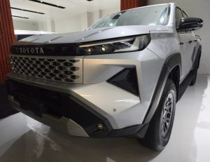 2026 TOYOTA HILUX DOUBLE CAB 2.8 4WD MT Silver
