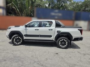 2026 TOYOTA HILUX DOUBLE CAB 2.8 4WD AT White Hover