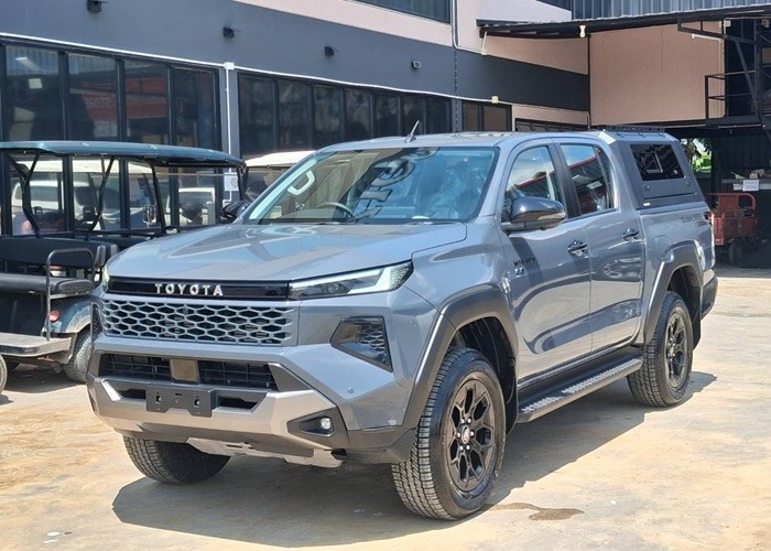 2026 TOYOTA HILUX TRAVO OVERLAND PLUS DOUBLE CAB 2.8 4WD AT Gray