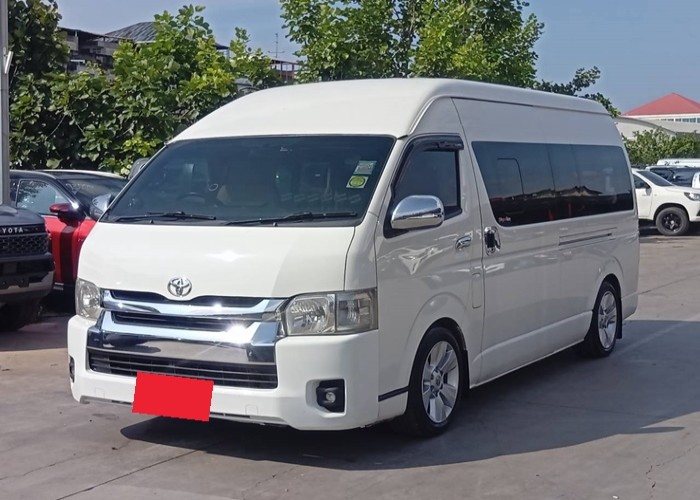 2017 TOYOTA VAN COMMUTER 3.0 2WD MT White