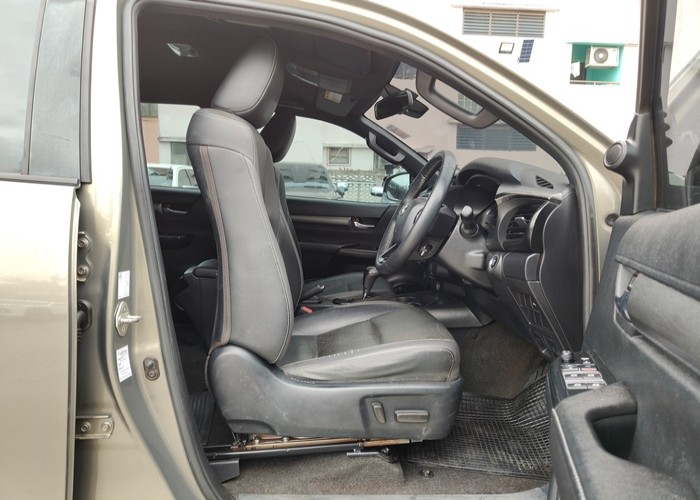 2021 TOYOTA HILUX ROCCO HIGHT DOUBLE CAB 2.4 2WD AT bronze