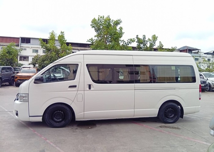 2019 TOYOTA VAN COMMUTER 2.7 MT White