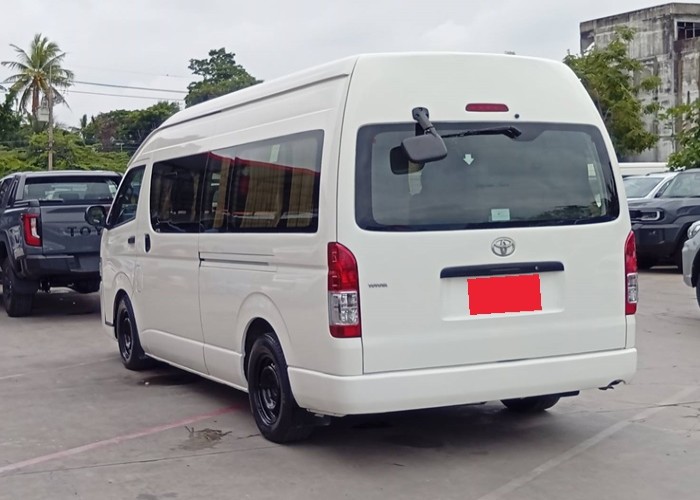 2019 TOYOTA VAN COMMUTER 2.7 MT White