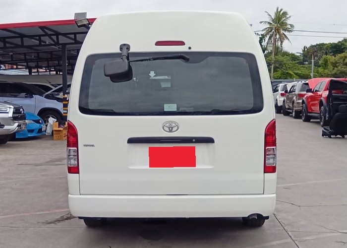 2019 TOYOTA VAN COMMUTER 2.7 MT White